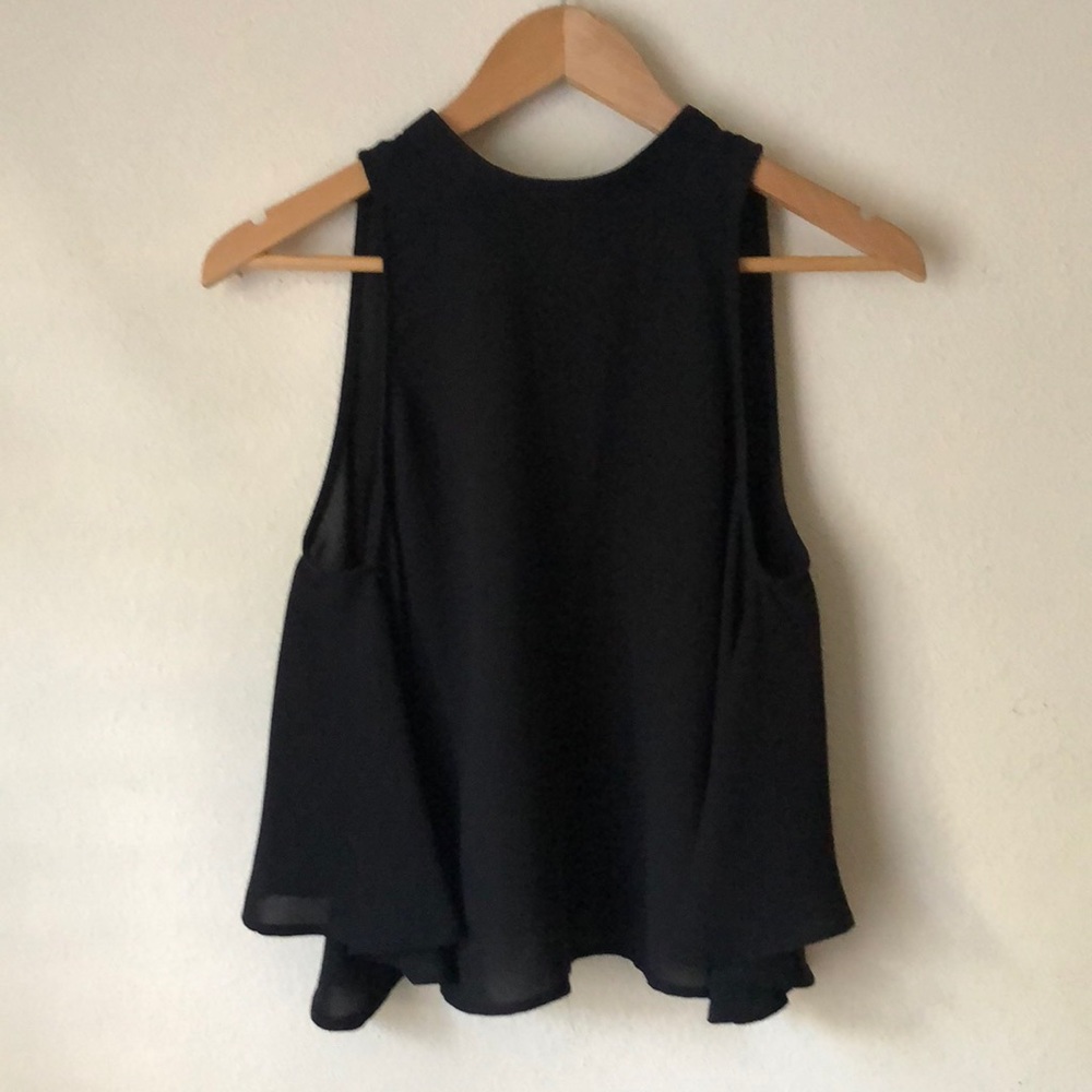 Angl top with buckle neck closure